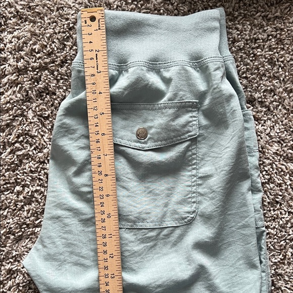 MoFiz Capris with Pockets Loose Fit Light Blue in Size L - Picture 13 of 15